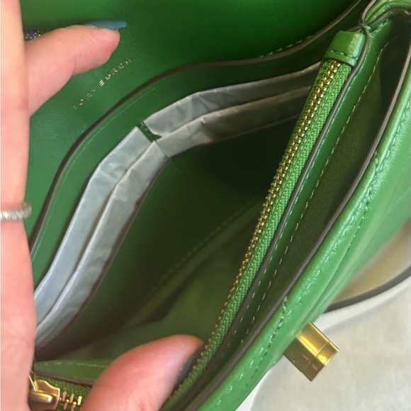 Authentic TORY BURCH Nappa quilting leather turnkock logo closure crossbody - Picture 9 of 16